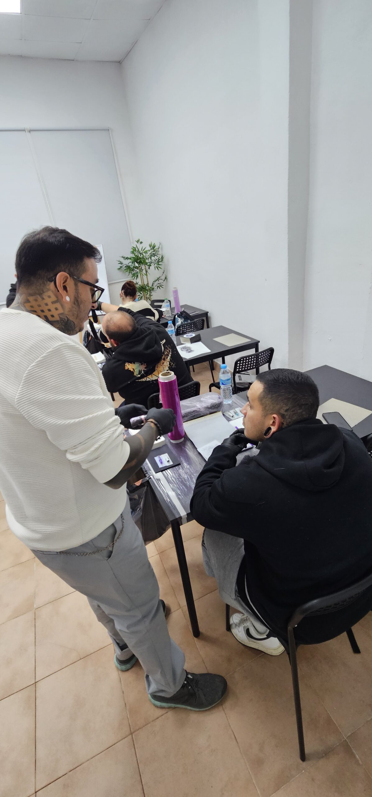 Taller de iniciación al tatuaje: sesión presencial grupal.